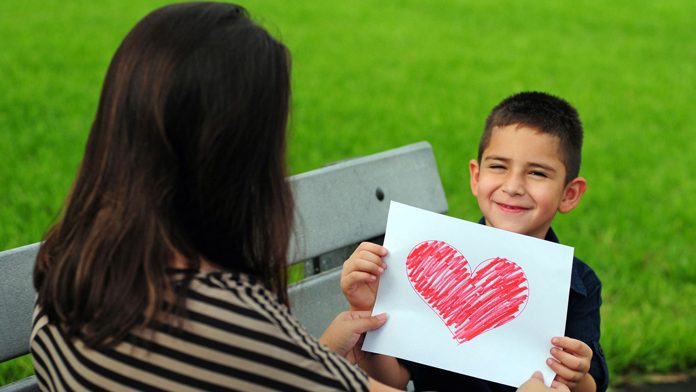 Il dolce effetto della voce della mamma sui figli
