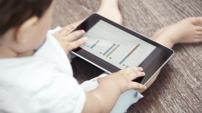 touchscreen-bimbi I bambini che usano il touchscreen dormono meno