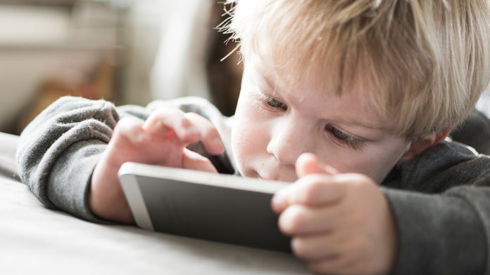 Bimbi senza smartphone prove di legge negli Usa Bimbi senza smartphone prove di legge negli Usa