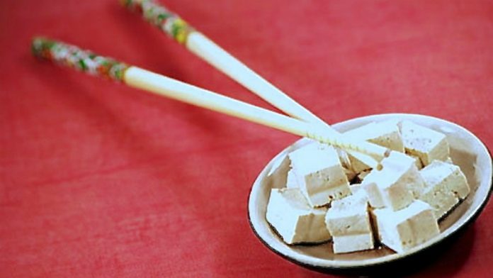 Tofu, cereali e riso rosso
