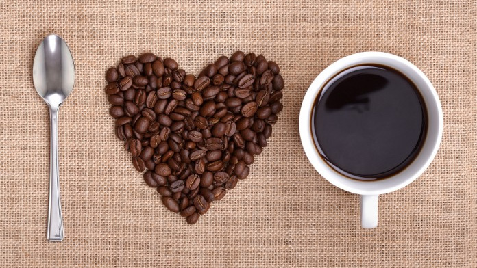 caffè cuore e battiti cardiaci