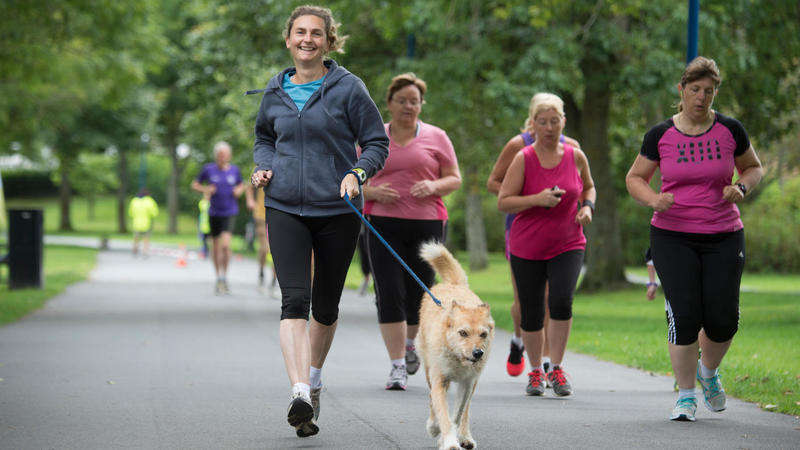 correre-al-parco-con-il-cane