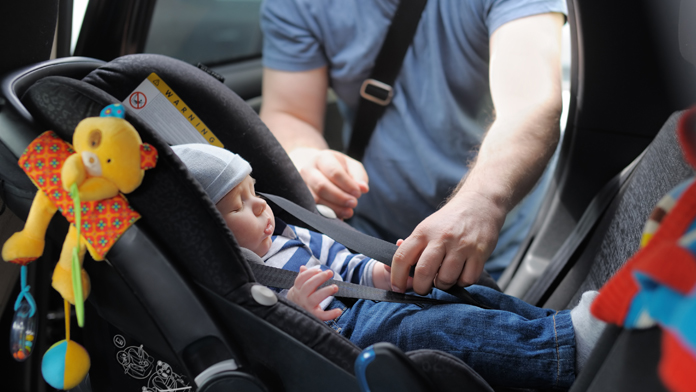 Neonati: il seggiolino dell'auto può essere pericoloso