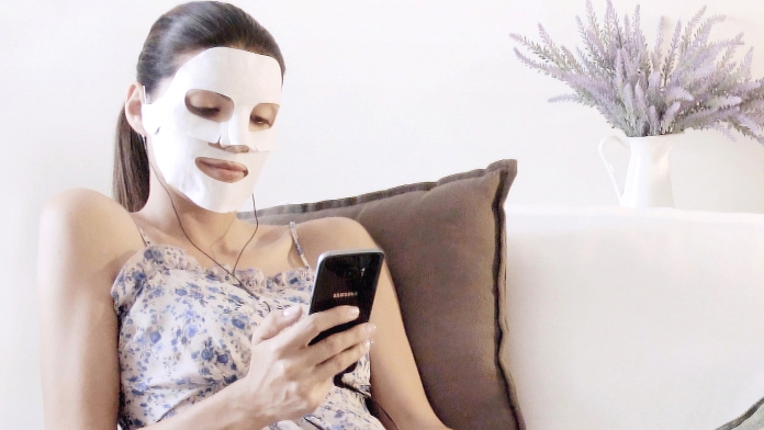 La maschera di bellezza ora si fa con lo smartphone