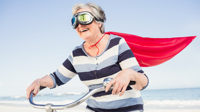 Una nonna super eroina con il suo mantello