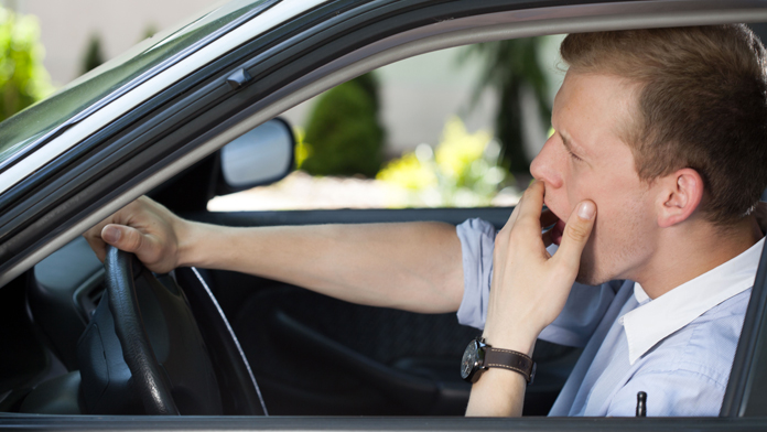 Due ore di sonno in meno e il rischio di incidenti stradali raddoppia