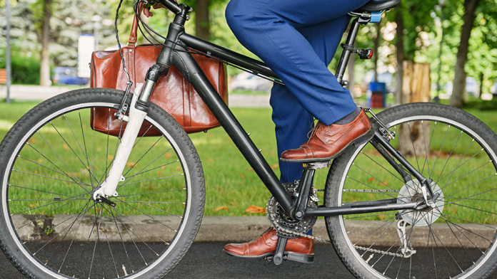 Sei stressato? Vai al lavoro in bicicletta