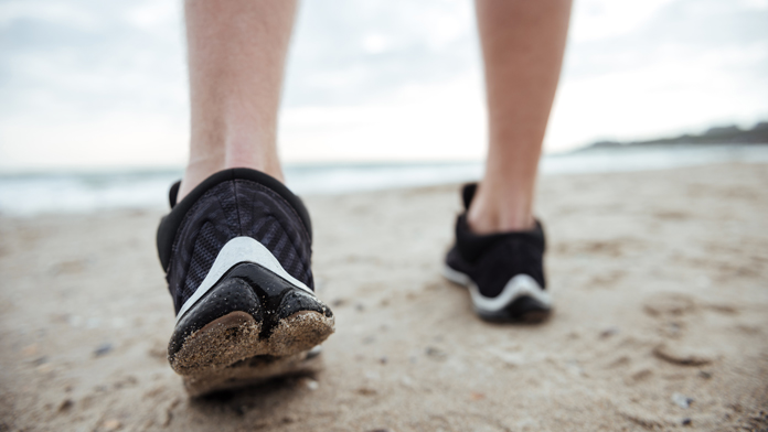 scarpe per correre in spiaggia