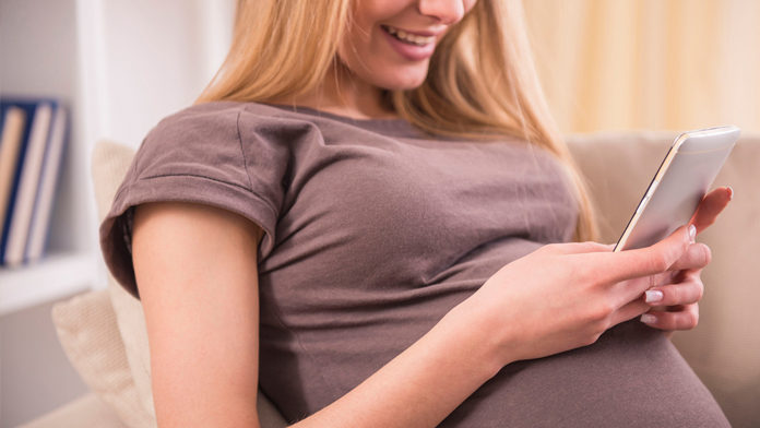 donna-incinta Lo smartphone non minaccia il pancione