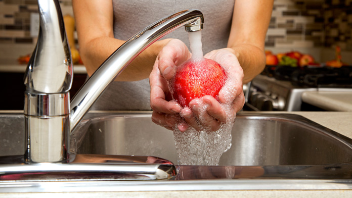 Un nuovo studio conferma che è più efficace di acqua rubinetto e soluzione di candeggina