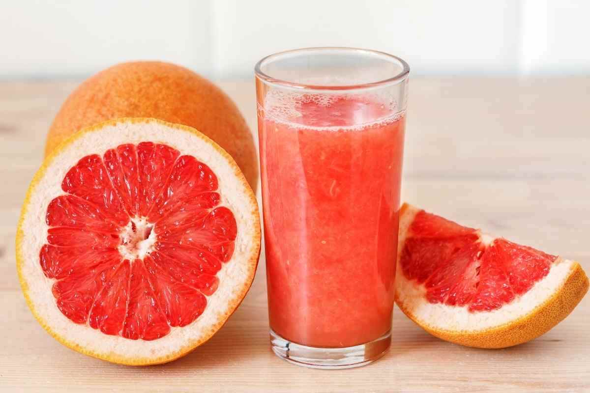 pompelmo e succo di pompelmo 