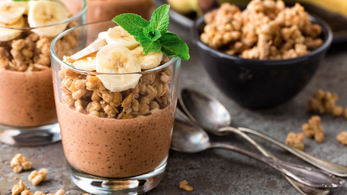 Yogurt intero con semi di chia e cacao