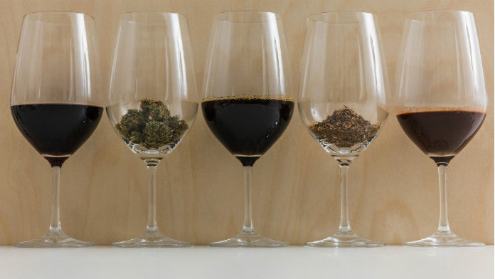 Alcol più pericoloso della marijuana Alcol più pericoloso della marijuana