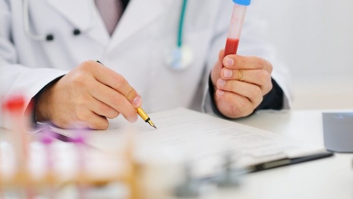 Basso colesterolo "title =" Basso colesterolo "/> </div>
<p> La comunità scientifica lo ripete come un mantra: attenzione <strong> colesterolo in eccesso </strong> perché, depositandosi nelle arterie, per lungo tempo il tempo di camminare può favorire l'insorgenza di disturbi cardiovascolari e neurologici, come l'infarto </strong> </strong> e l'ictus <strong> </strong>sebbene queste indicazioni rimangano molto valide, è necessario assicurarsi che i livelli di questa molecola lipidica non siano è troppo basso Uno studio condotto dall'ospedale IRCCS Policlinico San Martino e dall'Università di Genova, in collaborazione con l'Università di Catania, ha infatti dimostrato che il colesterolo <strong> è ben al di sotto della soglia di 200 mg / dl </strong> associata a una maggiore probabilità di sviluppare <strong> comportamenti suicidari </strong> in persone che, a causa di una diagnosi di <strong> disturbo biologico, Polar </strong> sono rosse </p>
<h4><span style=
