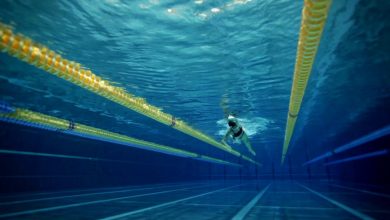 Nuotare in piscina o al mare