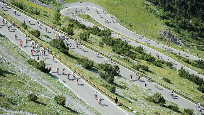 ciclisti passo dello stelvio in valtellina