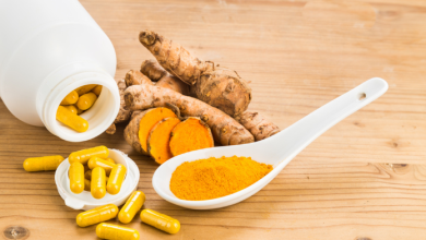 integratore di curcuma radici di curcuma e polvere