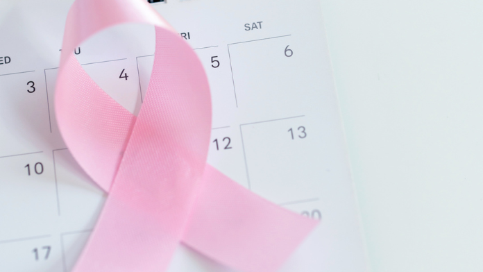 il calendario di ottobre mostra le iniziative per la campagna Nastro Rosa