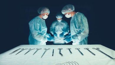 Chirurghi si preparano a un trapianto di rene