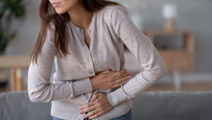 una donna con colon irritabile