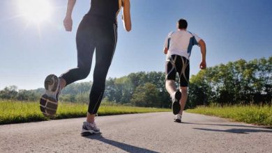 due persone fanno attività fisica