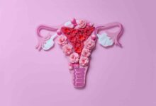 una foto che ricostruisce degli slip con fiori