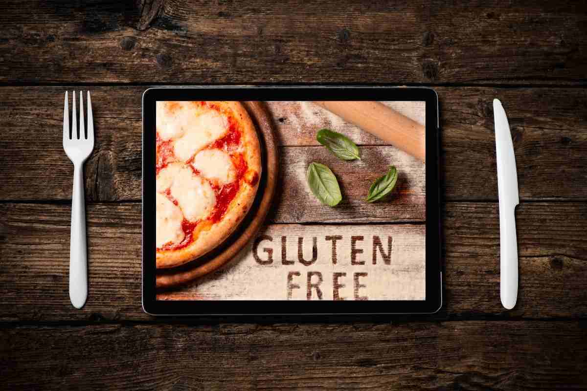 su un dispositivo elettronico la foto di una pizza senza glutine