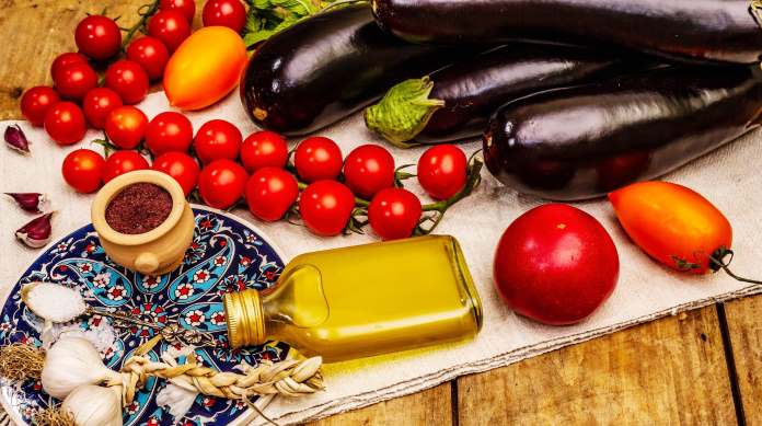 dieta mediterranea con meno vino carne e zucchero