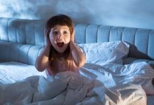 bambino colpito da terrore notturno