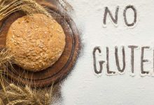 un pezzo di pane con farina che contiene glutine
