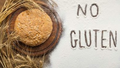 un pezzo di pane con farina che contiene glutine