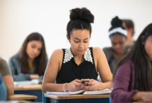 Stop al cellulare in classe