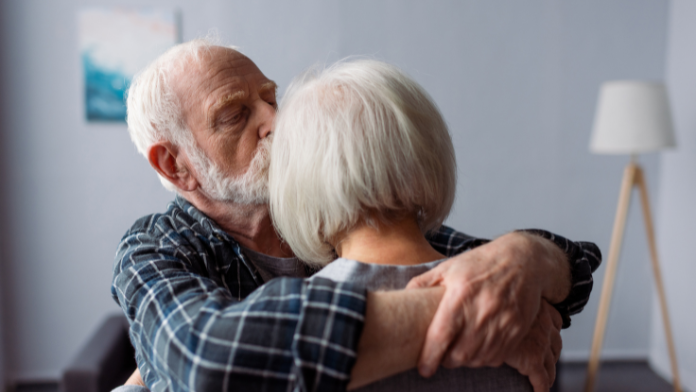 Perché le persone con Alzheimer smettono di riconoscere i volti
