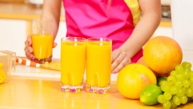 bere succo di arancia