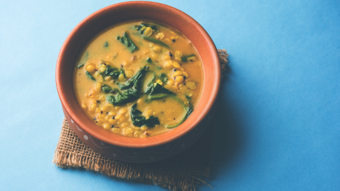 Zuppa di lenticchie con carote e spinaci