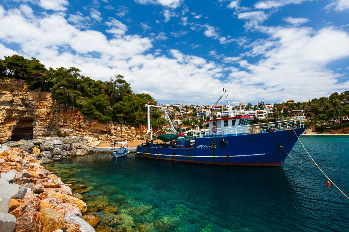 scorcio di alonissos, isola della grecia eletta meta anti stress del 2026
