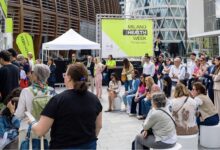 un gruppo di persone assiste agli incontri della Milano Health Week