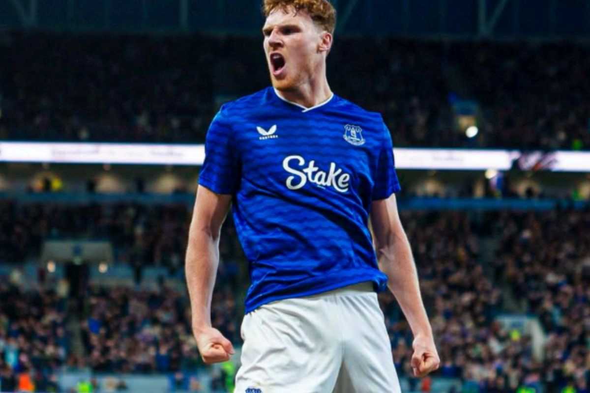 Il calciatore Jake O'Brien mentre esulta dopo un gol