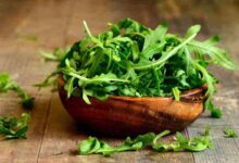 una ciotola piena di rucola