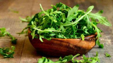 una ciotola piena di rucola