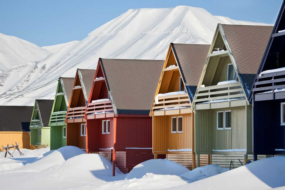 casette colorate a longyearbyen isole svalbard