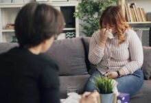 donna obesa che chiede un supporto psicologico