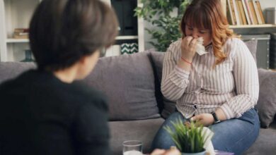 donna obesa che chiede un supporto psicologico