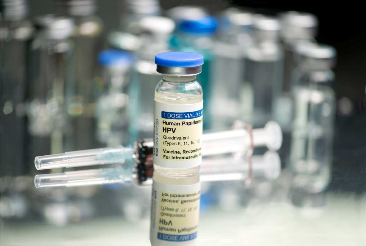 una fiala di vaccino contro l'HPV