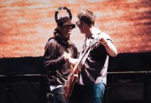 oasis durante un concerto nel 2025