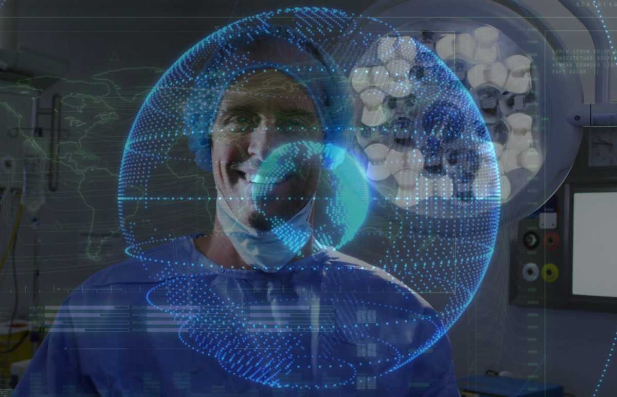 un uomo si specchia in un pc grazie all'intelligenza artificiale