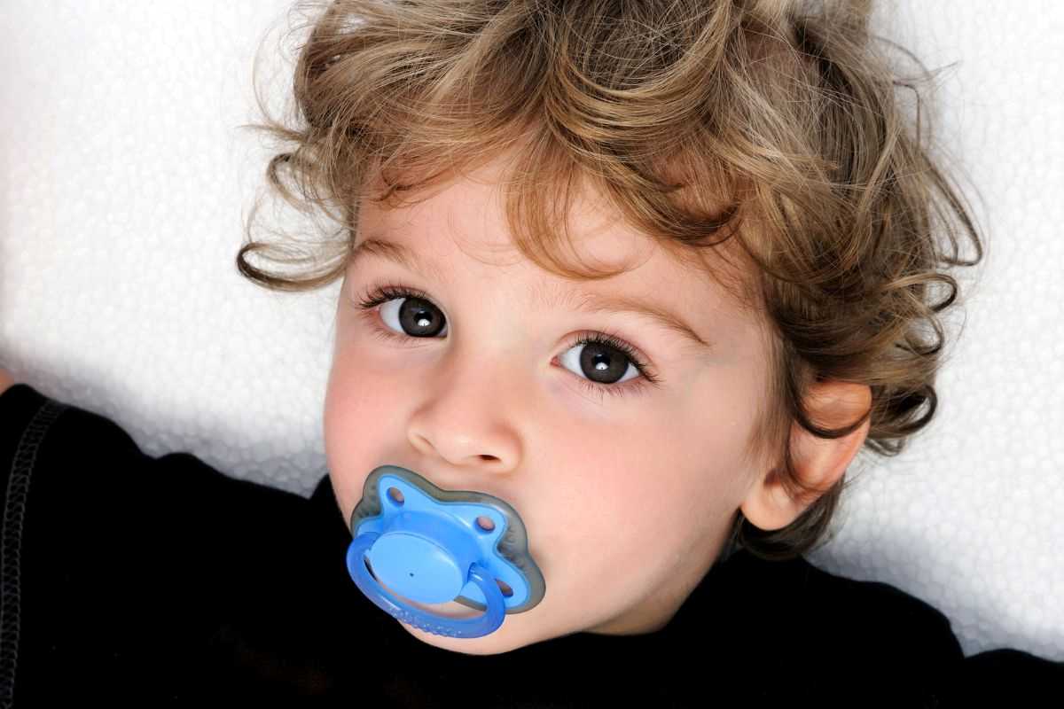 ciuccio fino a che età si può usare bambino di due anni